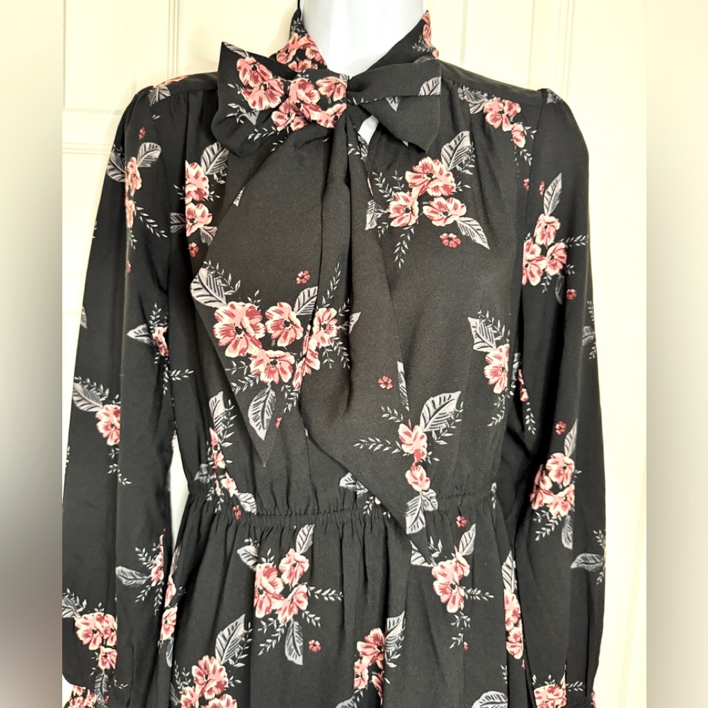Loft XS Long Sleeve Black Floral print dress EUC